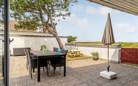 Aike - 1Km from the Sea: Hout, Huis, Veranda, Dek, Hardwood, Dak, Beits, Houten Vloer, Eco Hotel
