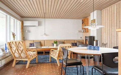 Aike - 1Km from the Sea: Hout, Huis, Veranda, Dek, Hardwood, Dak, Beits, Houten Vloer, Eco Hotel
