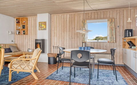 Aike - 1Km from the Sea: Hout, Huis, Veranda, Dek, Hardwood, Dak, Beits, Houten Vloer, Eco Hotel