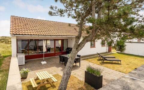 Aike - 1Km from the Sea: Hout, Huis, Veranda, Dek, Hardwood, Dak, Beits, Houten Vloer, Eco Hotel