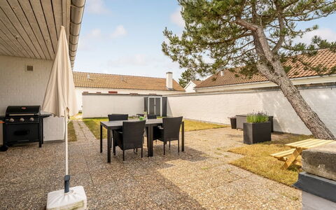 Aike - 1Km from the Sea: Hout, Huis, Veranda, Dek, Hardwood, Dak, Beits, Houten Vloer, Eco Hotel
