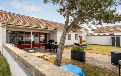 Aike - 1Km from the Sea: Hout, Huis, Veranda, Dek, Hardwood, Dak, Beits, Houten Vloer, Eco Hotel