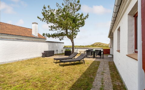 Aike - 1Km from the Sea: Hout, Huis, Veranda, Dek, Hardwood, Dak, Beits, Houten Vloer, Eco Hotel