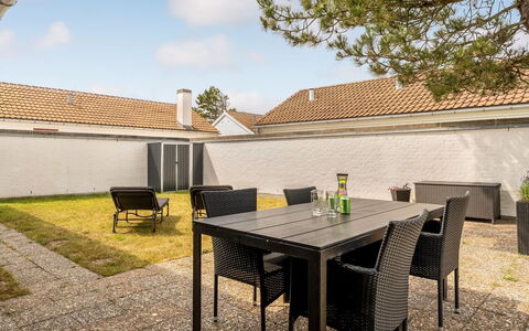 Aike - 1Km from the Sea: Hout, Huis, Veranda, Dek, Hardwood, Dak, Beits, Houten Vloer, Eco Hotel