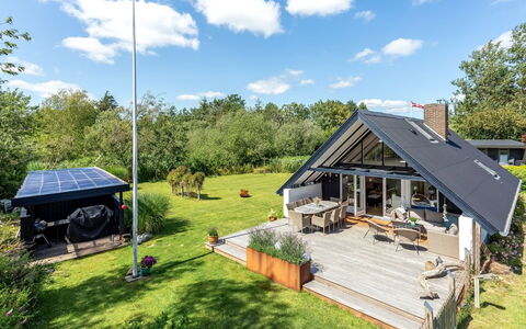 Frodde - 200M from the Sea: Zonne Energie, Zonne-Energie, Dak, Huis, Verblijf, Tuin, Schaduw, Boerderij