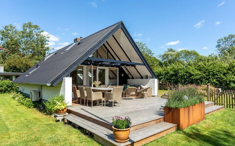 Frodde - 200M from the Sea: Dak, Huis, Verblijf, Land Lot, Tuin, Schaduw, Boerderij, Landgoed, Garden Gebouwen, Dek