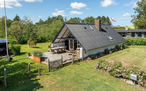 Frodde - 200M from the Sea: Gras, Dak, Huis, Verblijf, Land Lot, Landelijk Gebied, Boerderij, Groundcover, Tuin