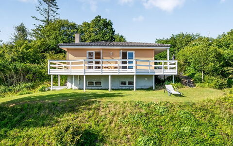 Albert - 300M from the Sea: Hout, Huis, Veranda, Dek, Hardwood, Dak, Beits, Houten Vloer, Eco Hotel