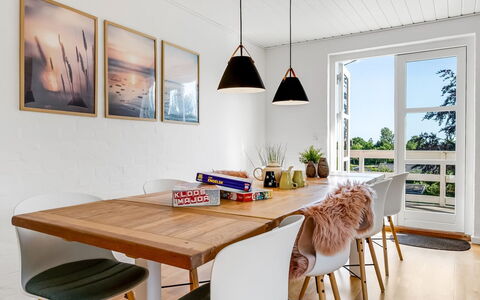 Albert - 300M from the Sea: Hout, Huis, Veranda, Dek, Hardwood, Dak, Beits, Houten Vloer, Eco Hotel