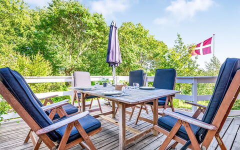 Albert - 300M from the Sea: Hout, Huis, Veranda, Dek, Hardwood, Dak, Beits, Houten Vloer, Eco Hotel