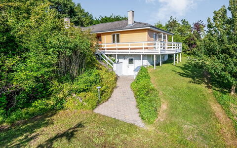 Albert - 300M from the Sea: Hout, Huis, Veranda, Dek, Hardwood, Dak, Beits, Houten Vloer, Eco Hotel
