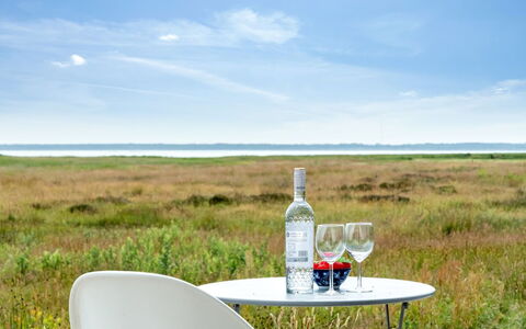 Farman - 150M from the Sea: Hout, Huis, Veranda, Dek, Hardwood, Dak, Beits, Houten Vloer, Eco Hotel