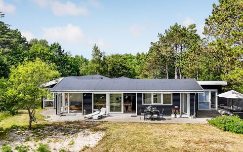 Donka - 25M from the Sea: Zwembad, Buitenmeubels, Meubilair, Toevlucht, Flagstone, Eco Hotel, Schaduw, Stoel, Vrije Tijd, Landgoed
