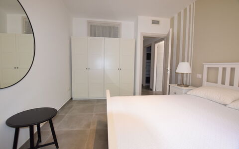 Casa In Collina: Meubilair, Interieur Ontwerp, Verdieping, Flooring, Bed, Slaapkamer, Muur, Hout, Plafond, Kamer