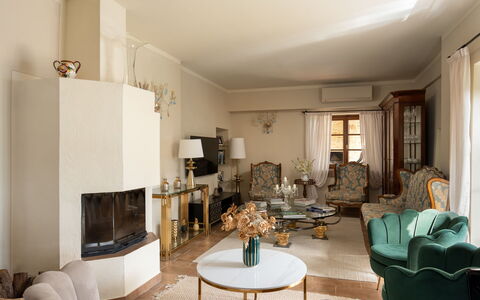 Villa Anna: Meubilair, Interieur Ontwerp, Muur, Flooring, Woonkamer, Hout, Bankstel, Verdieping, Kamer, Verlichting