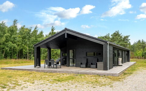 Sighvat - 300M from the Sea: Hout, Huis, Veranda, Dek, Hardwood, Dak, Beits, Houten Vloer, Eco Hotel