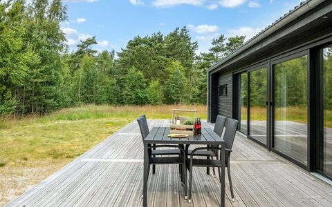 Sighvat - 300M from the Sea: Hout, Huis, Veranda, Dek, Hardwood, Dak, Beits, Houten Vloer, Eco Hotel