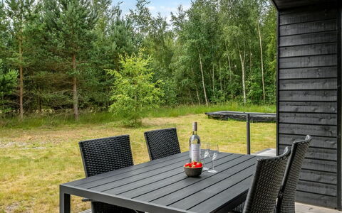 Sighvat - 300M from the Sea: Hout, Huis, Veranda, Dek, Hardwood, Dak, Beits, Houten Vloer, Eco Hotel