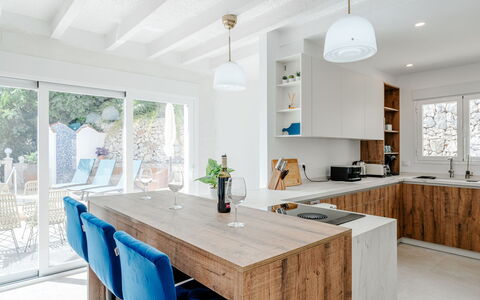 Brisa del Mar: Meubilair, Countertop, Keuken, Interieur Ontwerp, Cabinetry, Flooring, Hout, Verdieping, Plafond, Toestel Van De Keuken