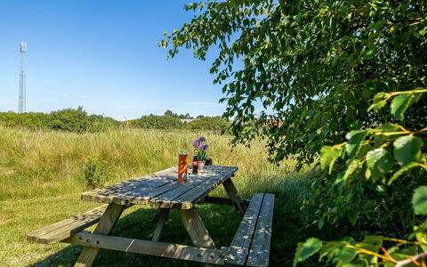 Ernesta - from the Sea: Gras, Grasland, Land Lot, Verblijf, Landelijk Gebied, Weide, Garden Gebouwen, Tuin, Schuur