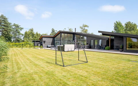 Apelone - 900M from the Sea: Gras, Huis, Land Lot, Tuin, Gazon, Landgoed, Verblijf, Boerderij, Landscaping, Schaduw