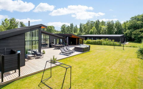 Apelone - 900M from the Sea: Landgoed, Verblijf, Tuin, Schaduw, Landscaping, Eco Hotel, Boerderij, Garden Gebouwen, Werf, Siding