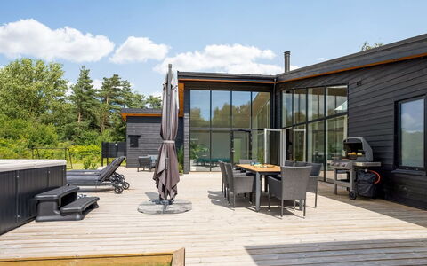 Apelone - 900M from the Sea: Verblijf, Backyard, Werf, Garden Gebouwen, Schuur, Siding, Buitenmeubels, Blokhut, Outdoor Structuur, Keet