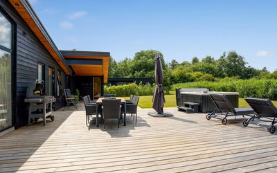Apelone - 900M from the Sea