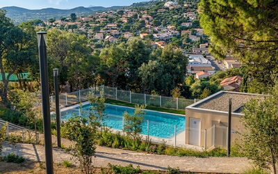 Le Lavandou 450: Zwembad, Woongebied, Samengesteld Materiaal, Toevlucht, Schaduw, Landgoed, Eco Hotel, Tuin, Landscaping, Hacienda