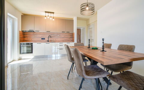 Opatija Pobri 137: Appartement, Stad, Buurt, Condominium, Woongebied, Grootstedelijk Gebied, Stedelijk Ontwerp, Menselijke Nederzetting, Balkon, Gemengd Gebruik