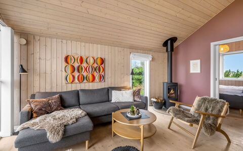 Effie - 500M from the Sea: Flooring, Meubilair, Interieur Ontwerp, Hout, Verdieping, Houten Vloer, Plafond, Woonkamer, Huis, Kamer