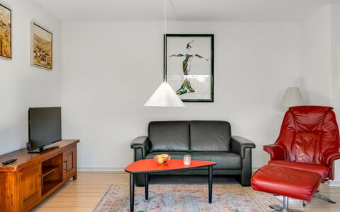 Ilmo - 1.9Km from the Sea: Meubilair, Interieur Ontwerp, Flooring, Bankstel, Muur, Verdieping, Hout, Tafel, Woonkamer, Kamer
