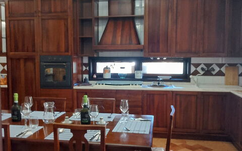 Villa Ginevra: Meubilair, Flooring, Interieur Ontwerp, Hout, Cabinetry, Verdieping, Verlichting, Lichte Inrichting, Keuken, Countertop