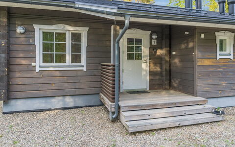 Joutsen: Buitenmeubels, Struik, Huis, Buitentafel, Meubilair, Huis, Tuin, Gazon, Backyard, Landgoed