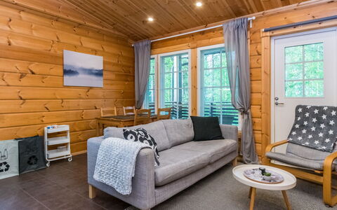 Joutsen: Buitenmeubels, Struik, Huis, Buitentafel, Meubilair, Huis, Tuin, Gazon, Backyard, Landgoed