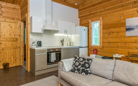 Joutsen: Buitenmeubels, Struik, Huis, Buitentafel, Meubilair, Huis, Tuin, Gazon, Backyard, Landgoed