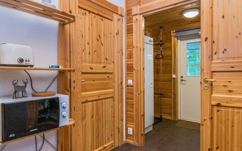 Joutsen: Buitenmeubels, Struik, Huis, Buitentafel, Meubilair, Huis, Tuin, Gazon, Backyard, Landgoed