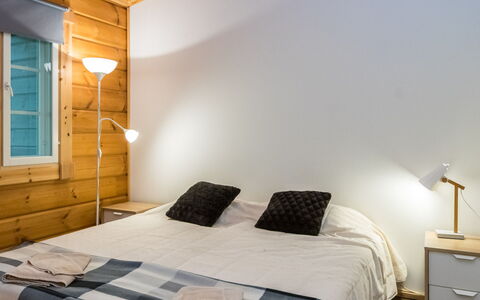 Joutsen: Buitenmeubels, Struik, Huis, Buitentafel, Meubilair, Huis, Tuin, Gazon, Backyard, Landgoed