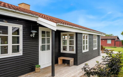 Dragan - 50M from the Sea: Huis, Huis, Dak, Verblijf, Deur, Siding, Schuifraam, Hardwood, Ontwerp, Werf