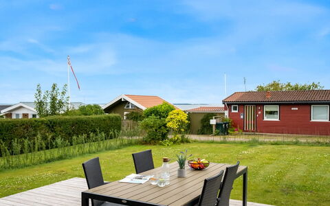Dragan - 50M from the Sea: Schaduw, Verblijf, Hardwood, Plank, Landgoed, Dek, Werf, Buitentafel, Landscaping, Buitenmeubels