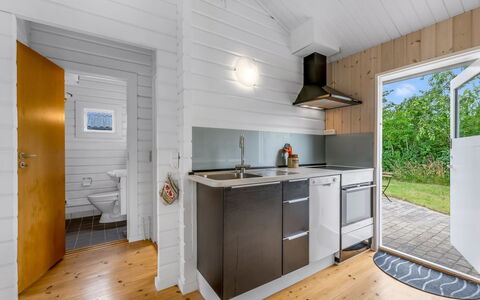 Blesse - 500M to the Fjord: Hout, Flooring, Verdieping, Major Appliance, Keuken, Plafond, Houten Vloer, Hardwood, Beits, Wastafel