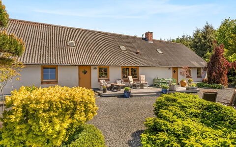 Elia - 5Km to the Fjord: Huis, Dak, Huis, Deur, Verblijf, Schaduw, Tuin, Groundcover, Veranda, Werf