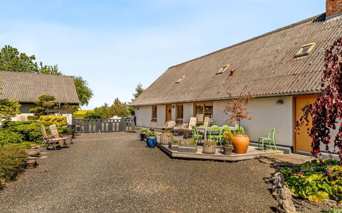 Elia - 5Km to the Fjord: Huis, Dak, Huis, Deur, Verblijf, Schaduw, Tuin, Groundcover, Veranda, Werf