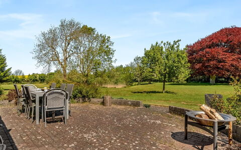 Elia - 5Km to the Fjord: Huis, Dak, Huis, Deur, Verblijf, Schaduw, Tuin, Groundcover, Veranda, Werf