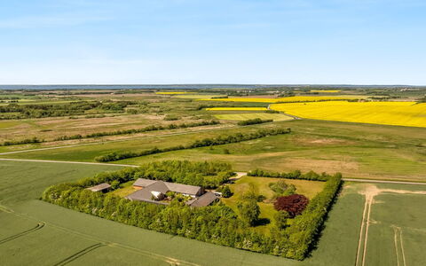 Elia - 5Km to the Fjord: Huis, Dak, Huis, Deur, Verblijf, Schaduw, Tuin, Groundcover, Veranda, Werf