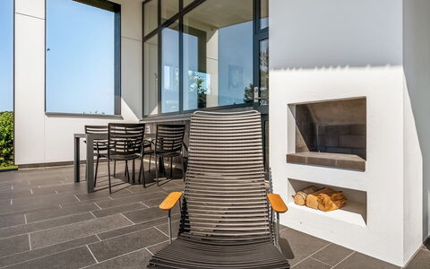 Nille - 30M from the Sea: Hout, Huis, Veranda, Dek, Hardwood, Dak, Beits, Houten Vloer, Eco Hotel