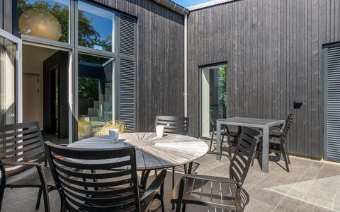 Nille - 30M from the Sea: Hout, Huis, Veranda, Dek, Hardwood, Dak, Beits, Houten Vloer, Eco Hotel
