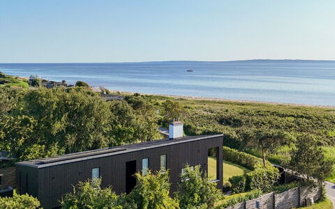 Nille - 30M from the Sea: Hout, Huis, Veranda, Dek, Hardwood, Dak, Beits, Houten Vloer, Eco Hotel