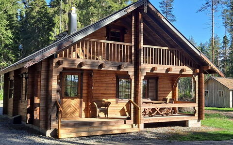 Alapytinki: Hout, Verblijf, Blokhut, Dak, Hardwood, Siding, Hut, Garden Gebouwen, Beits, Veranda