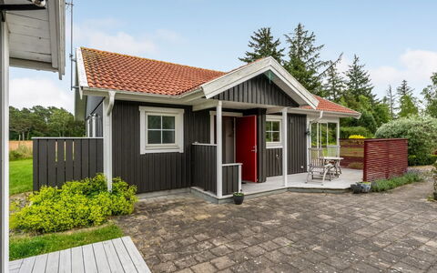 Thine - 800M from the Sea: Hout, Meubilair, Appartement, Kamer, Plafond, Beits, Stoel, Hardwood, Vernis, Timmerhout
